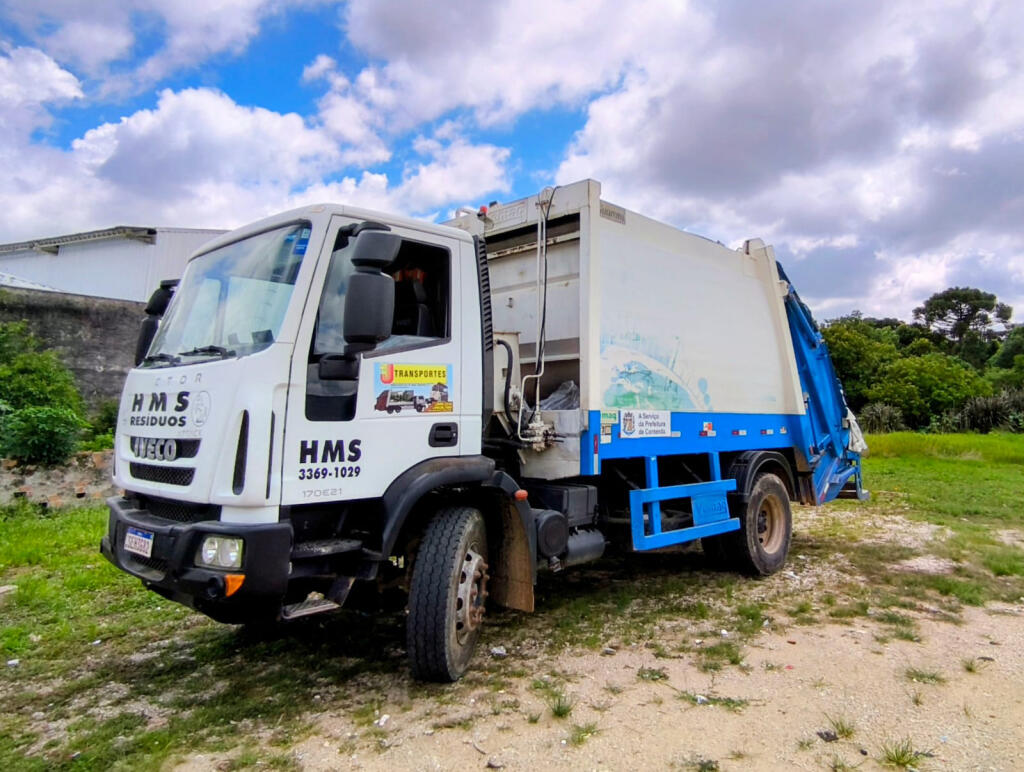 Caminhão compactador inicia a Coleta Seletiva em Contenda