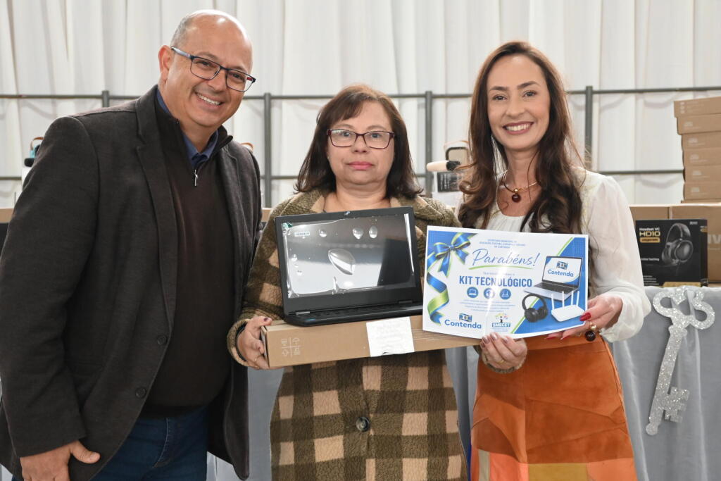 Escolas recebem 180 novos chromebooks