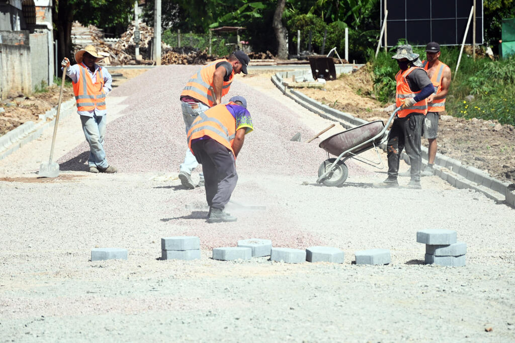 Avançam as obras de pavimentação em sextavado