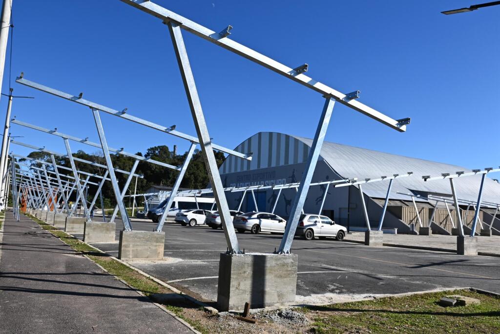 Avança obra da usina solar de Contenda