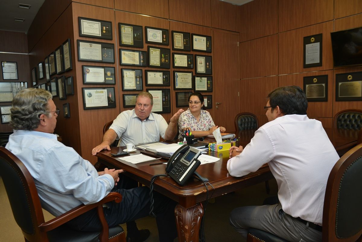 Prefeitura e Cohapar vão reapresentar projeto para a construção de 100 casas em Contenda Documentos já haviam sido proto