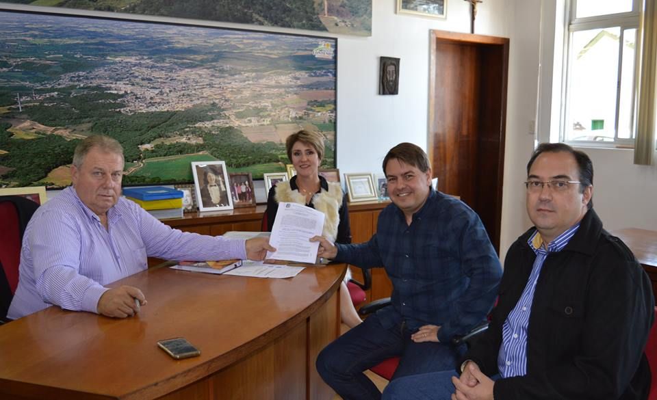  Prefeito assina contrato da obra de revitalização do entorno da Estátua do Cristo Redentor