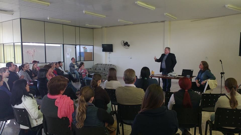 Secretaria Municipal de Saúde discute estratégias com a equipe