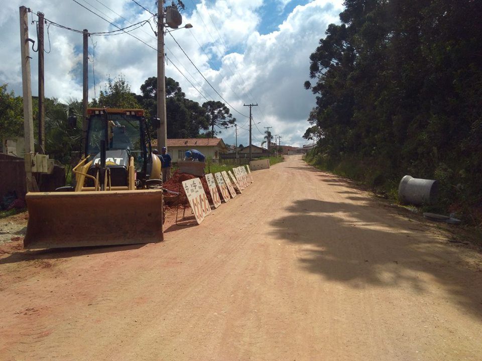 Nesta quinta feira (22), técnicos da Sanepar estiveram trabalhando na Rua Casemiro Szczypior