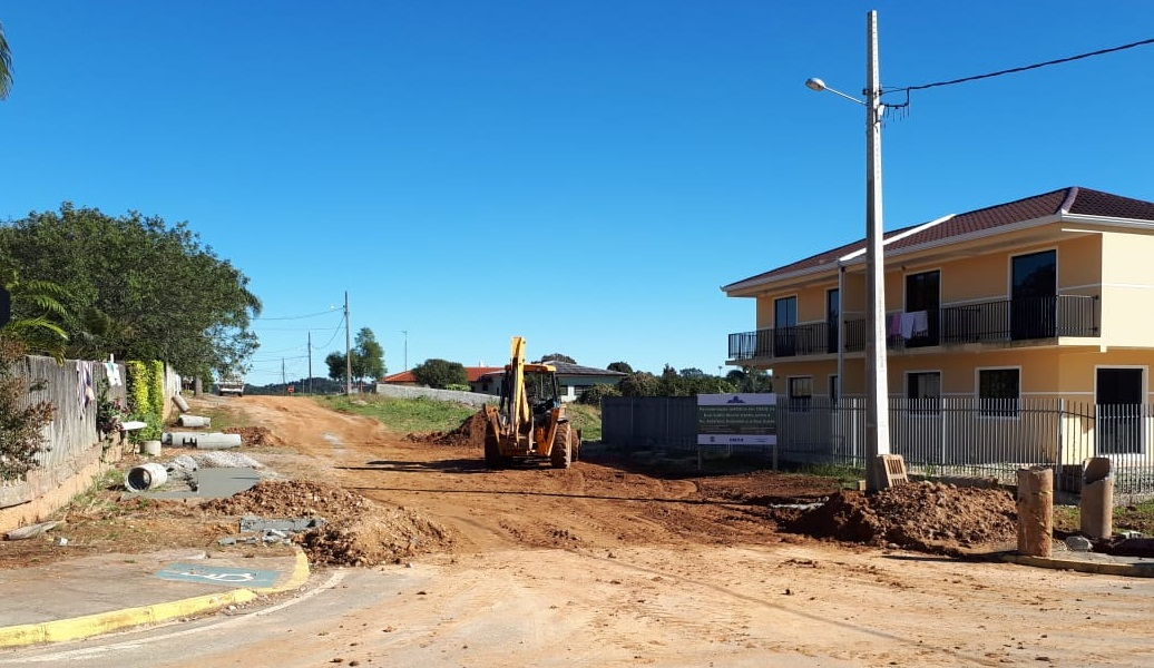 Prefeito assina contrato para término da pavimentação da Rua Isídio Sicuro