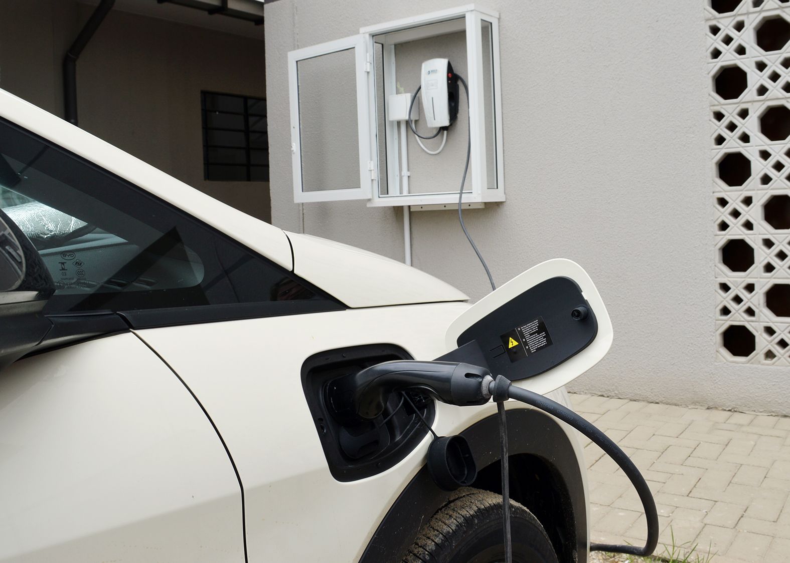 Contenda tem o 1º ponto de recarga para carros elétricos