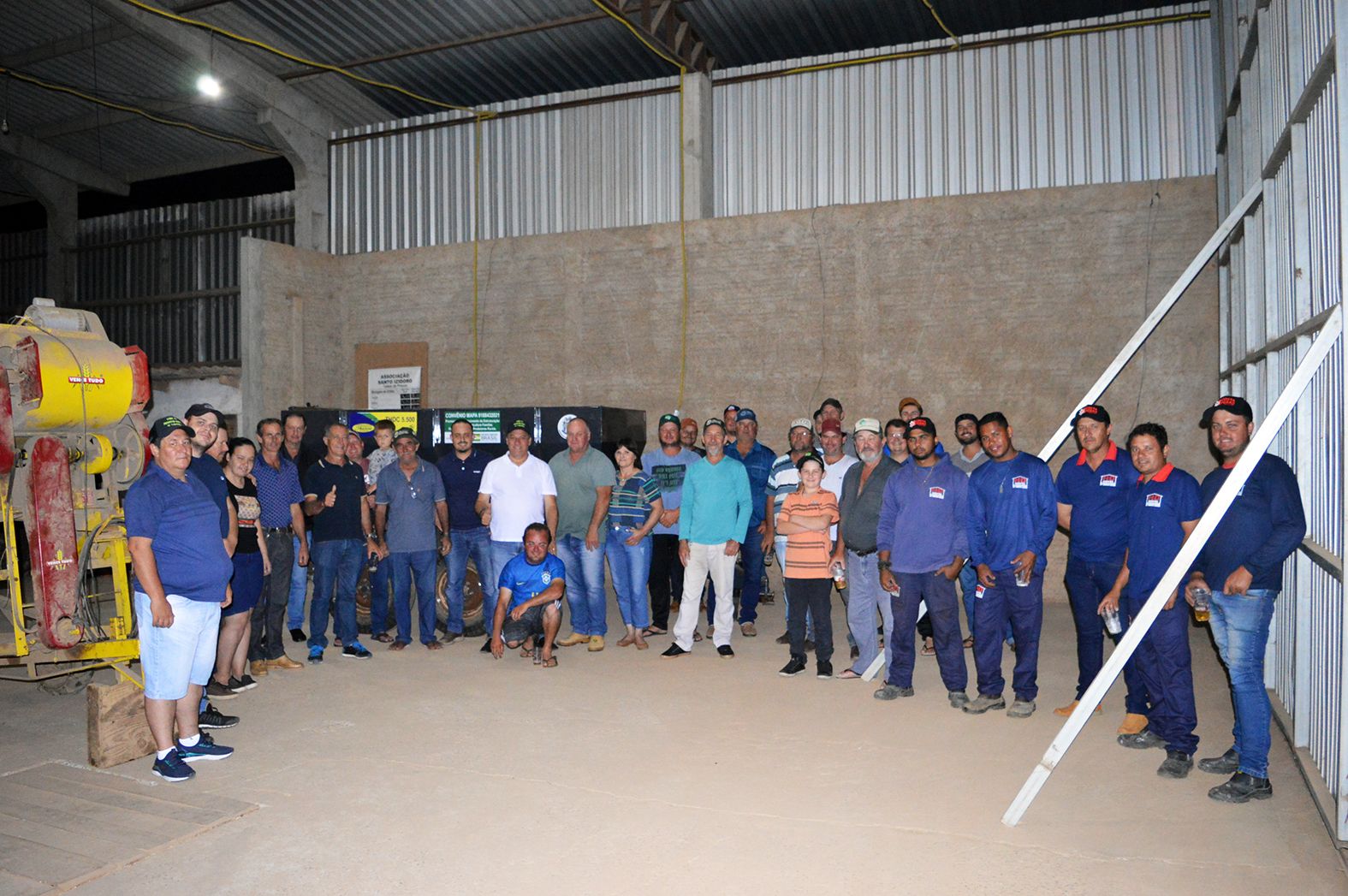 Prefeitura repassa calcareadeira no Distrito de Catanduvas do Sul