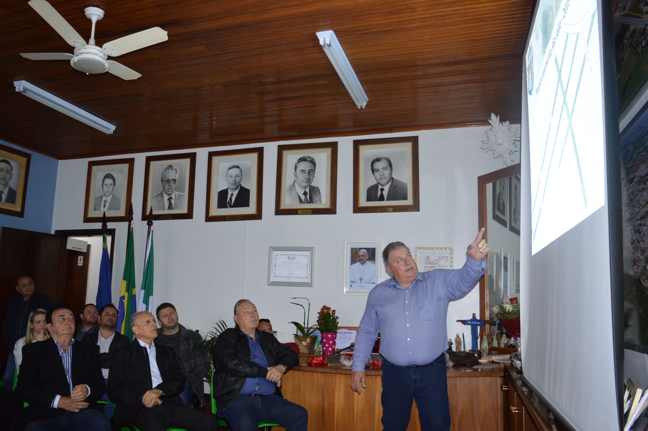 Prefeito realiza reunião para apresentação das obras e projetos municipais