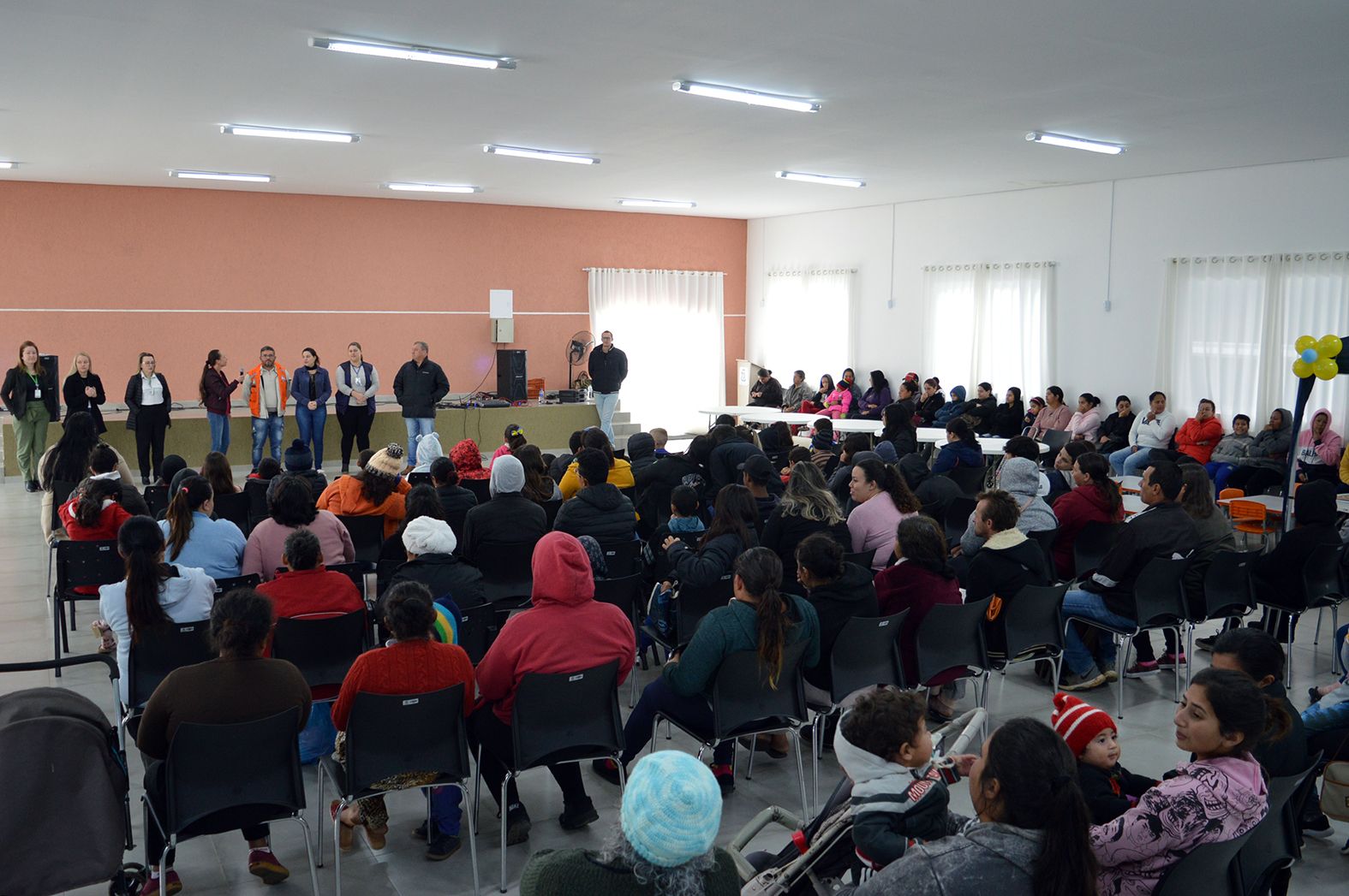 Contenda realizou a distribuição de agasalhos