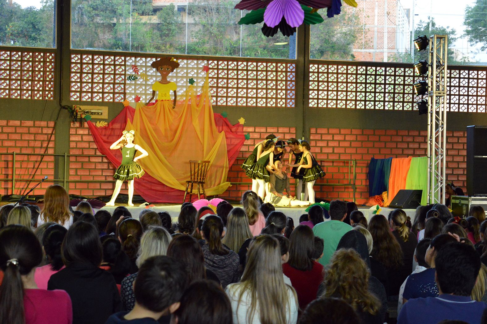 Contenda realizou a Feira do Livro 2018