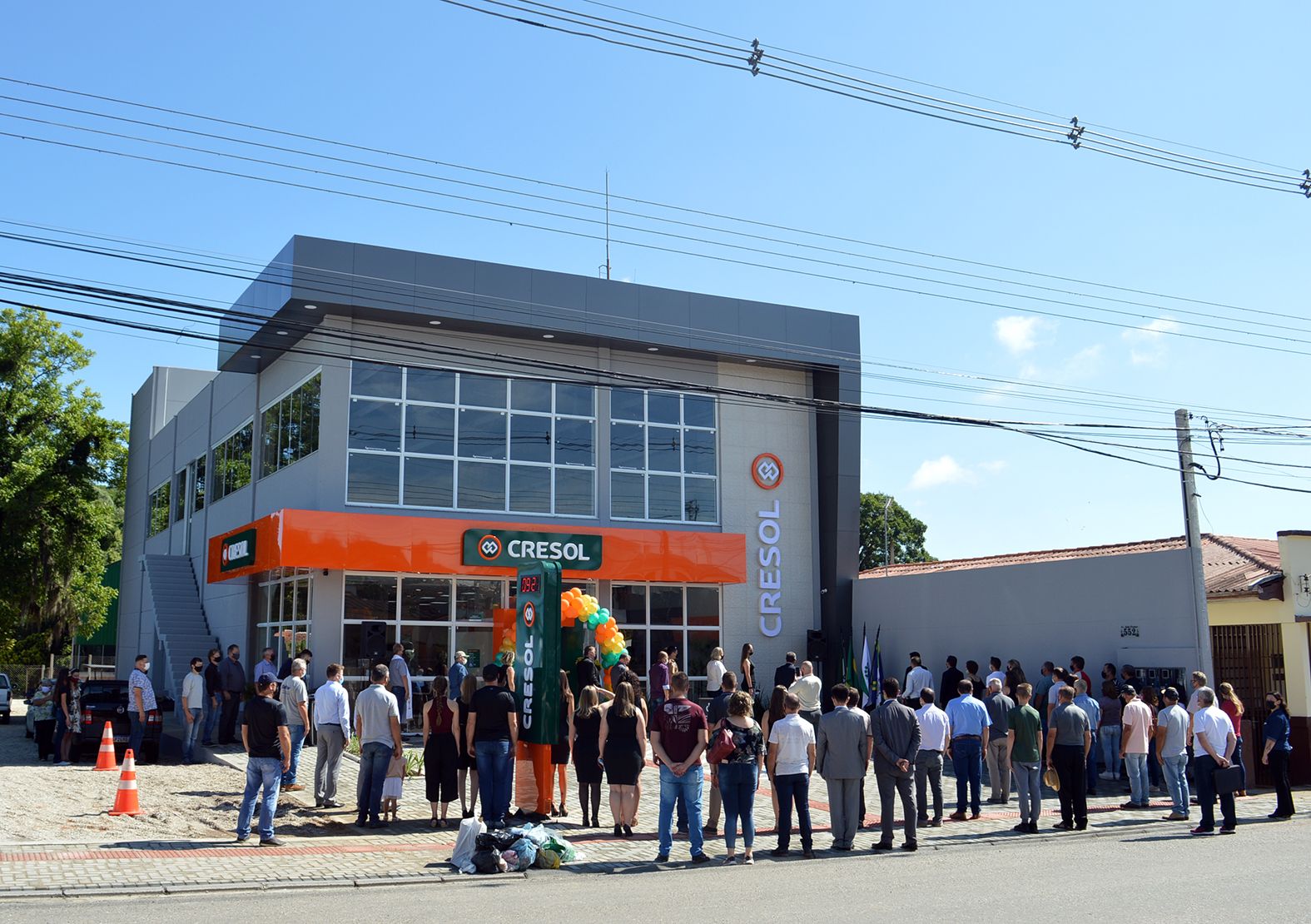 Mostarda prestigia reinauguração da agência da Cresol de Contenda