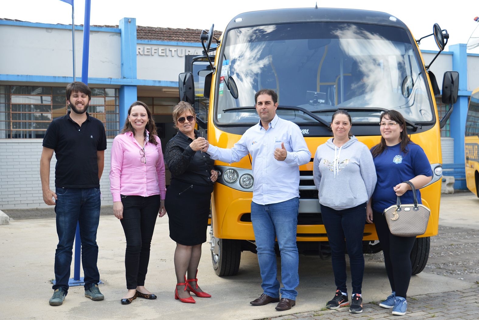Assistência Social de Contenda recebe ônibus