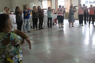 Grupo da Melhor Idade "De Bem com a Vida" realizam Alongamentos e Exercícios Físicos