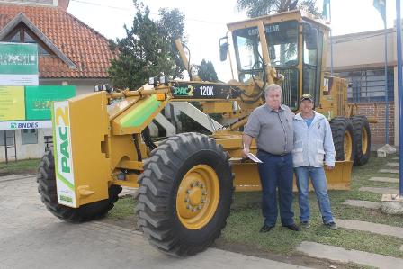 Contenda é Contemplada com Motoniveladora (Patrola) Nova do PACII