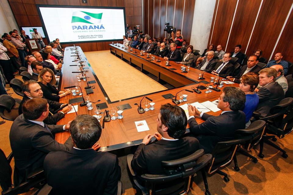 Richa apresenta sistema de bilhetagem eletrônica do transporte metropolitano em que Contenda é integrante