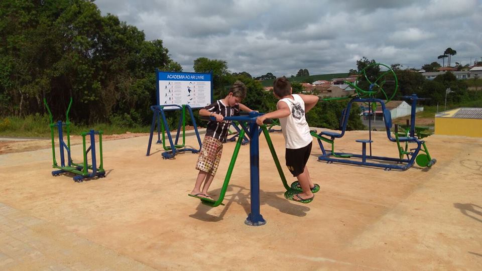 ACADEMIA DA SAÚDE INSTALADA NO BAIRRO LOTEAMENTO JARDIM PLANALTO