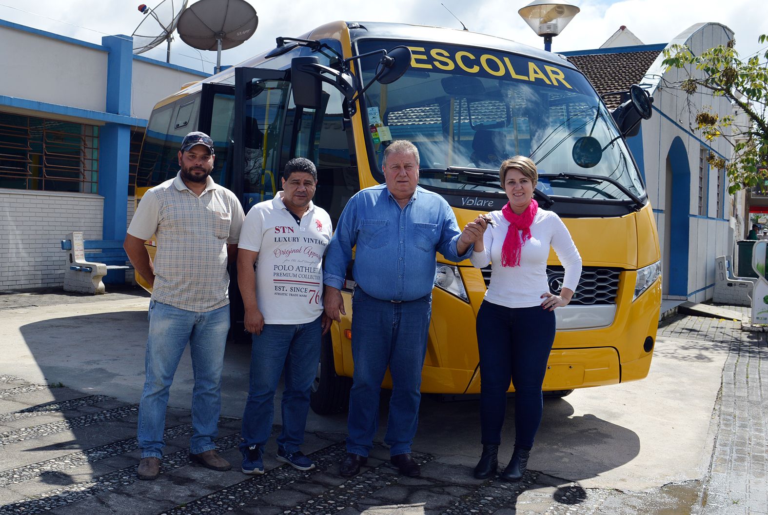 Contenda adquire novo ônibus escolar