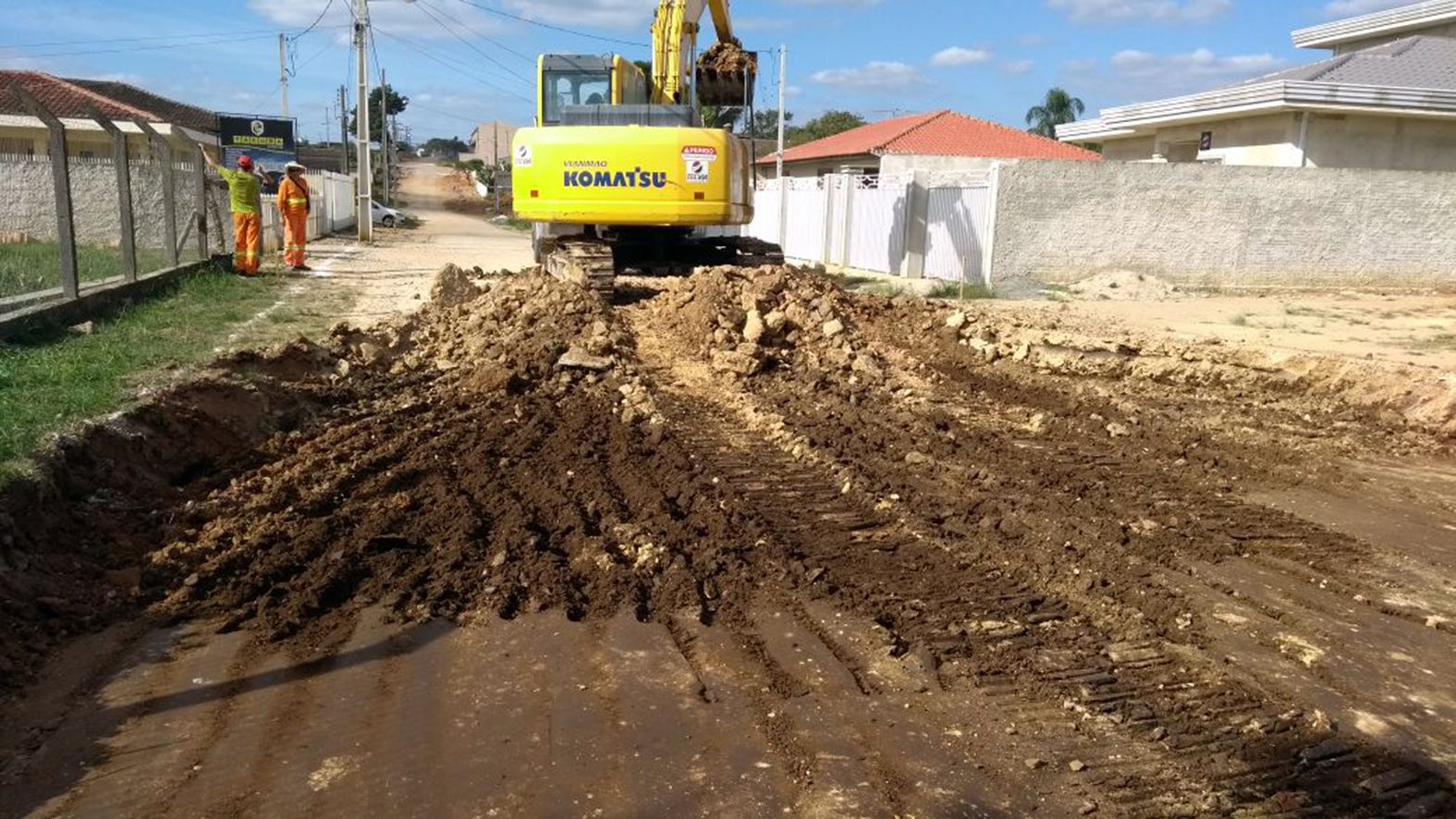 Seguem as obras de pavimentação da Rua Amazonas, em Contenda