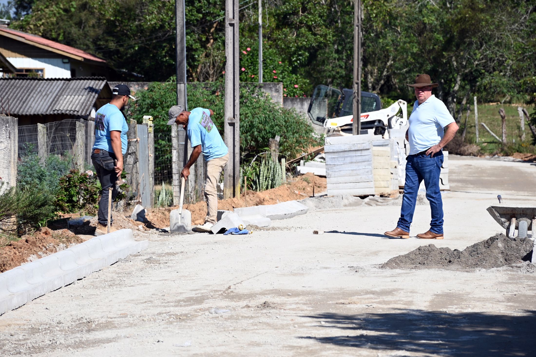 Contenda pavimenta a rua Pedro Fila