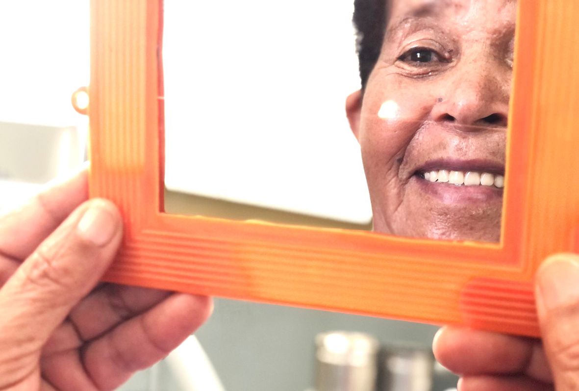 Contenda entrega próteses dentárias