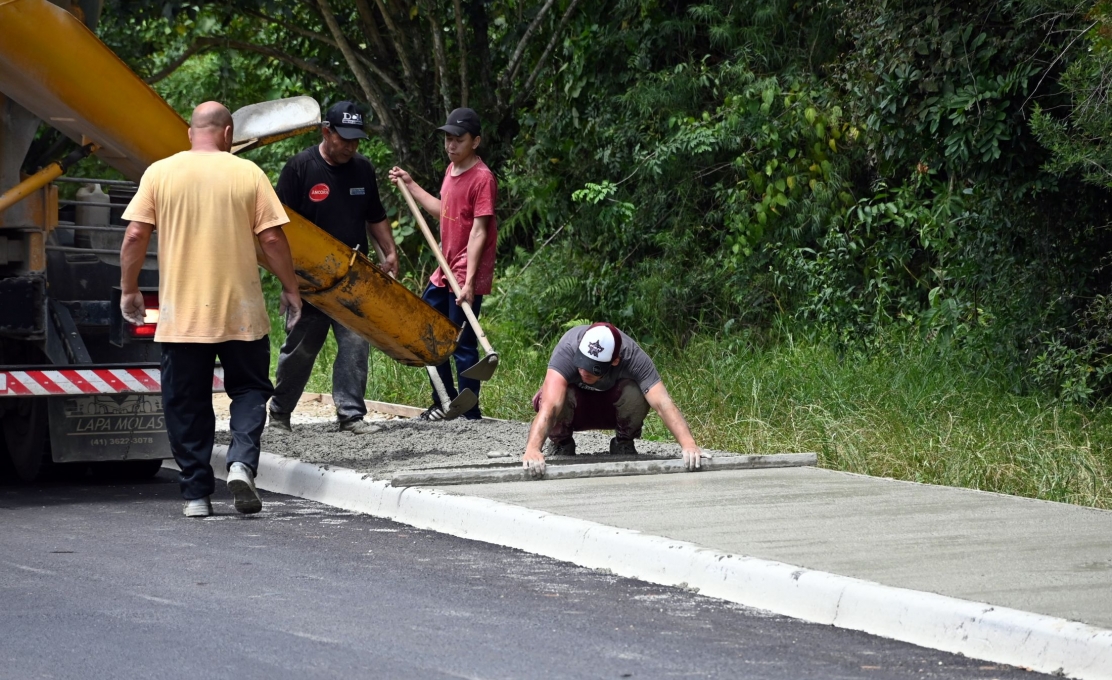 Rua Maria do Carmo recebe calçadas