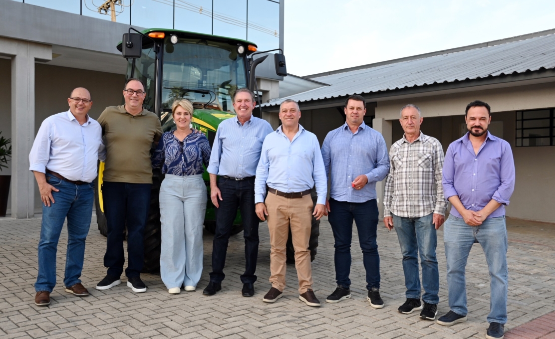 Contenda adquire novo trator agrícola