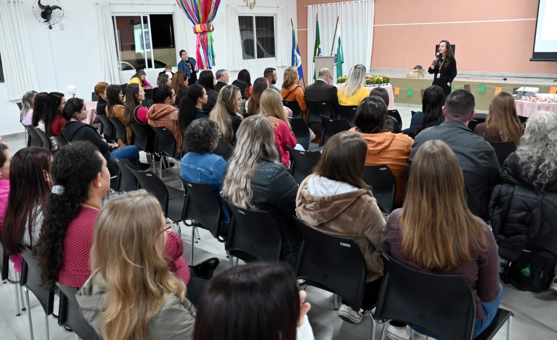 Contenda amplia a contratação de funcionários para educação