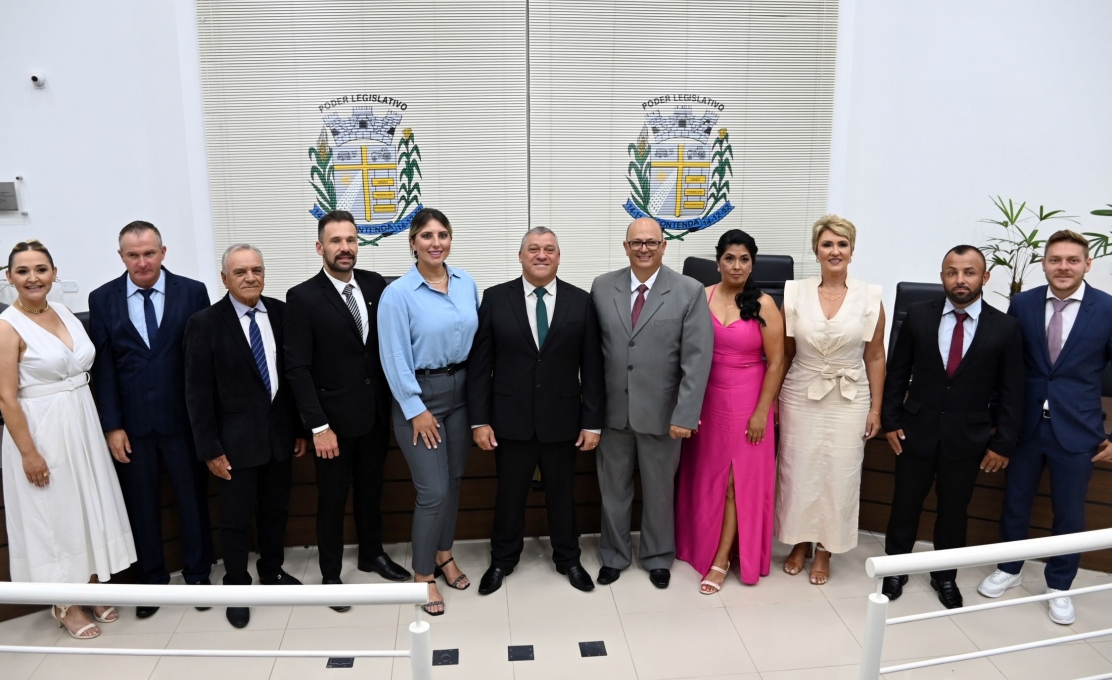 Mostarda, Ary e vereadores tomam posse