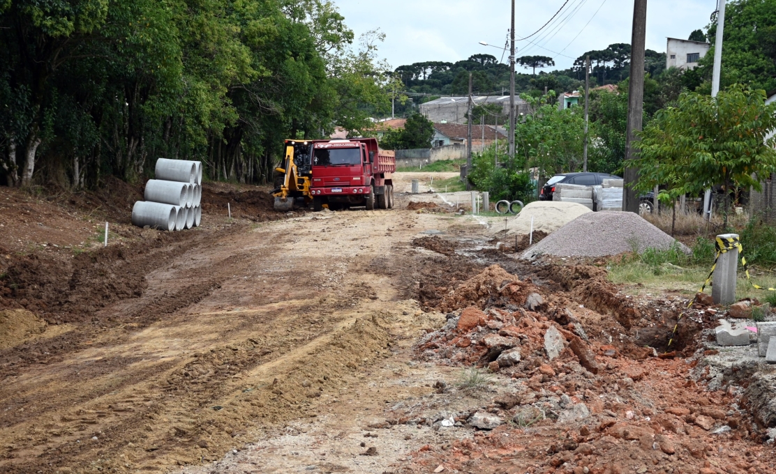 Inicia a pavimentação da Estanislau Smalarz